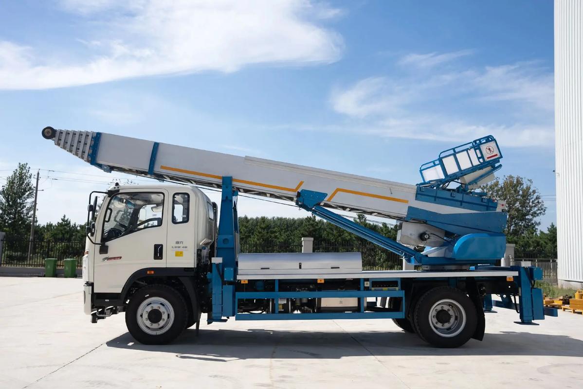 长泰县云梯上料车租赁费用