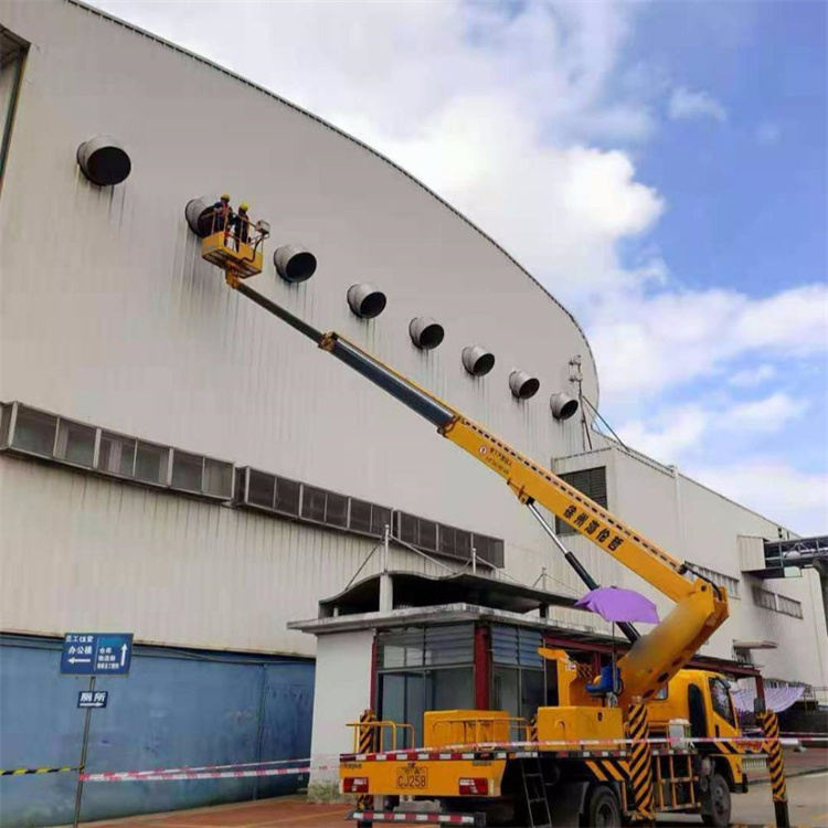 长泰县高空作业车出租服务：专业广告牌安装解决方案